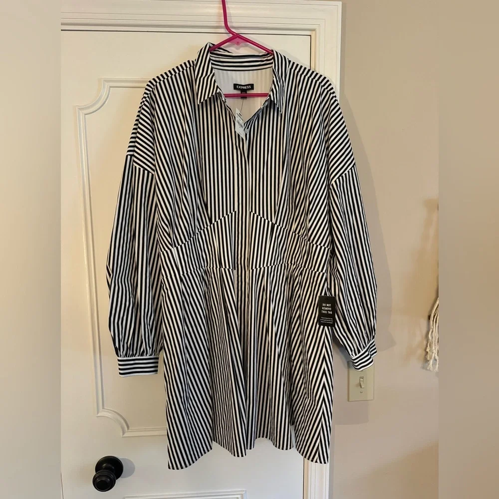 Dress - Picture 1 of 3